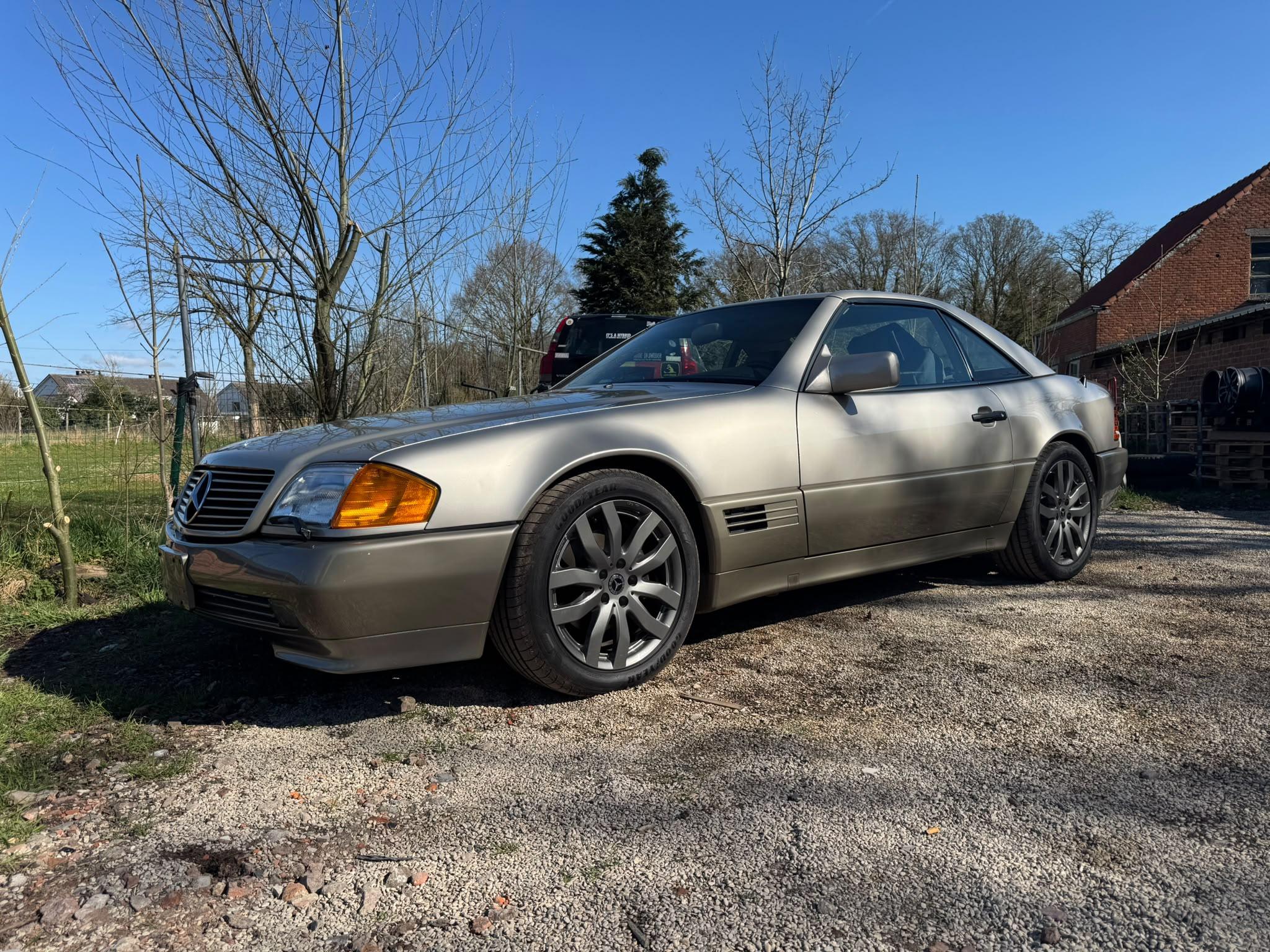 Mercedes SL oldtimer voor de werkplaats